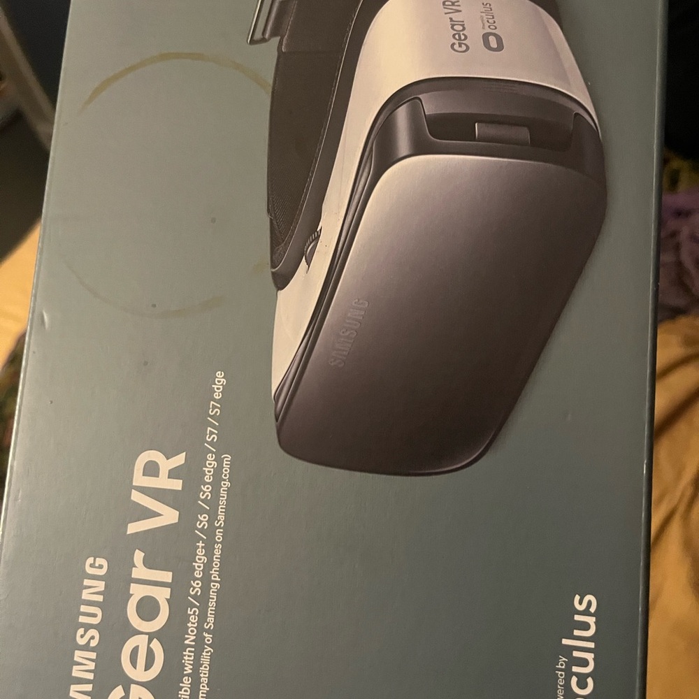 Samsung Gear VR - Black and Silver
